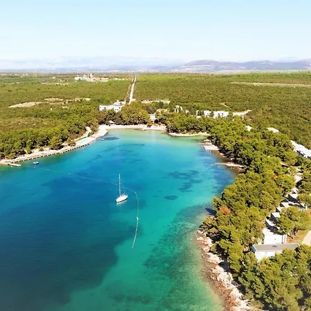 Üdülőközpont Dieholidaybucht Biograd na Moru