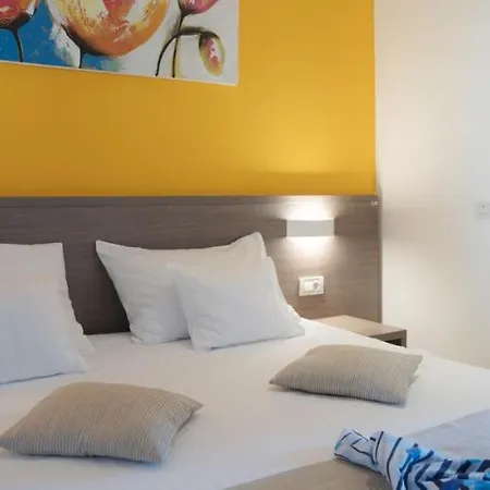 Üdülőközpont Dieholidaybucht Biograd na Moru
